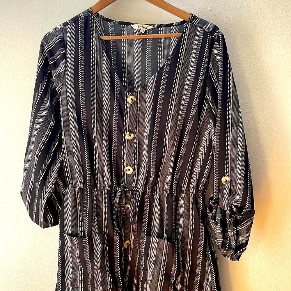 Black/White summer dress with pockets and drawstring waist. Size:XL